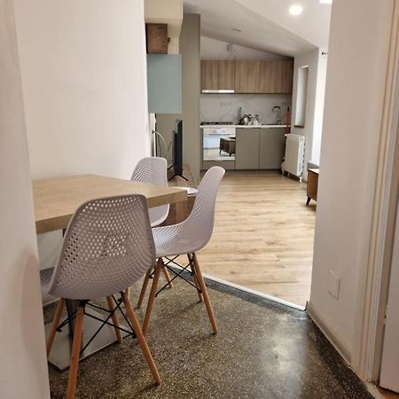 Cozy Apartment Near City Center Bukares Bagian luar foto