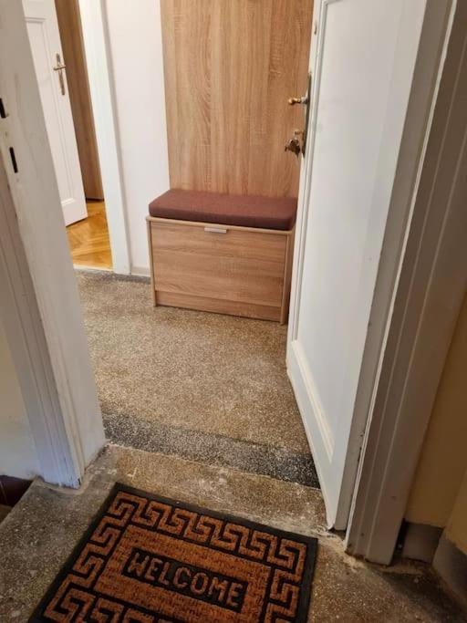Cozy Apartment Near City Center Bukares Bagian luar foto