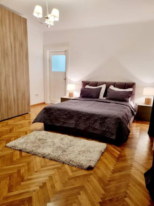 Cozy Apartment Near City Center Bukares Bagian luar foto