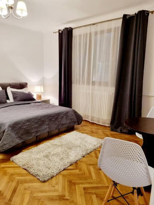 Cozy Apartment Near City Center Bukares Bagian luar foto