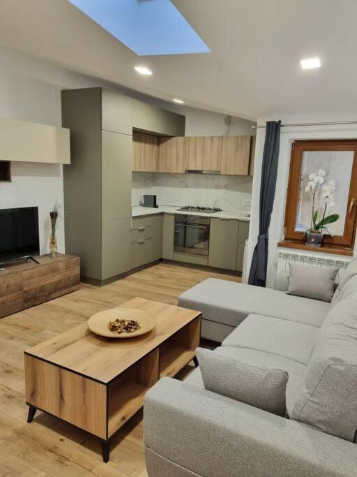 Cozy Apartment Near City Center Bukares Bagian luar foto
