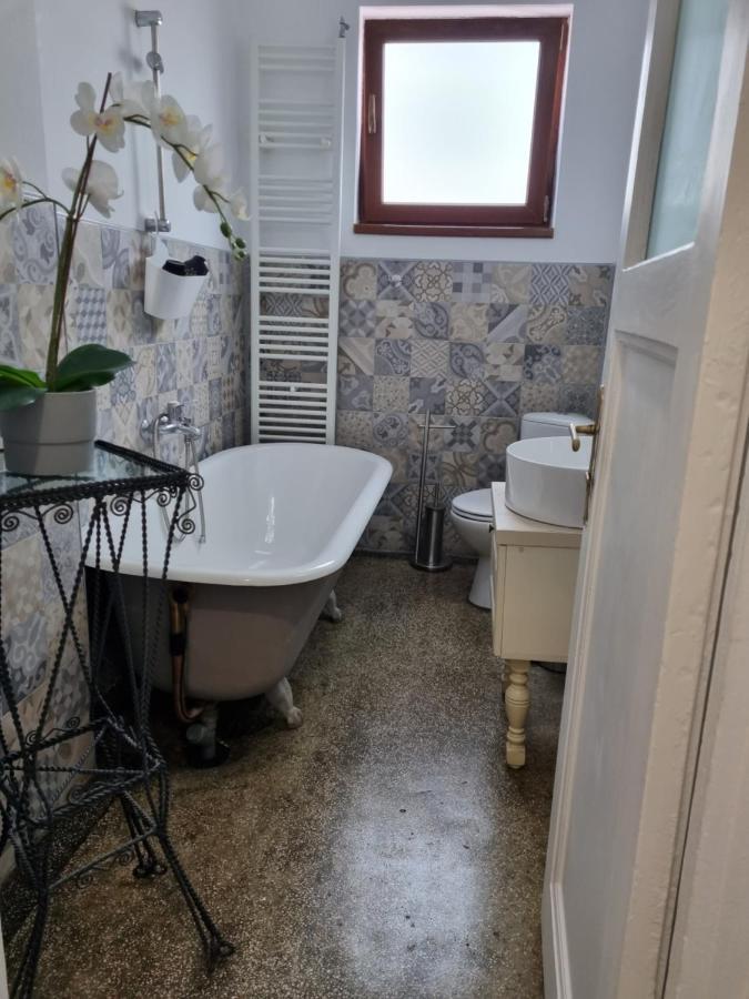 Cozy Apartment Near City Center Bukares Bagian luar foto